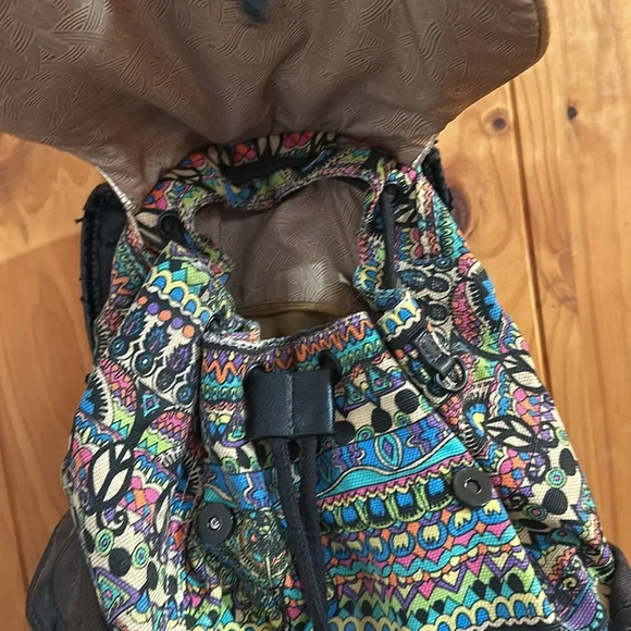 Sakroots multicolor flap backpack side pockets - Picture 8 of 9